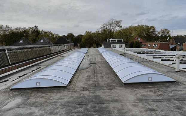 Vervangen polyester lichtstraat