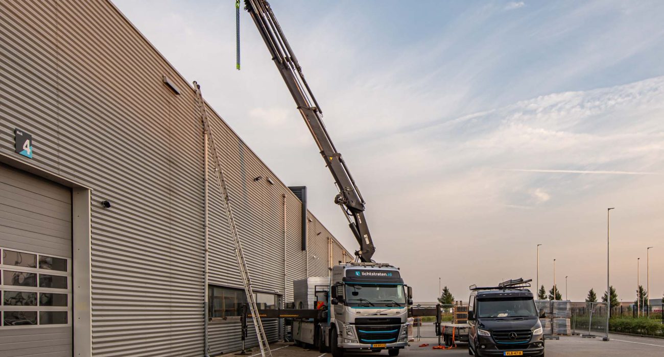 Gebogen lichtstraat - BluBase Zwolle