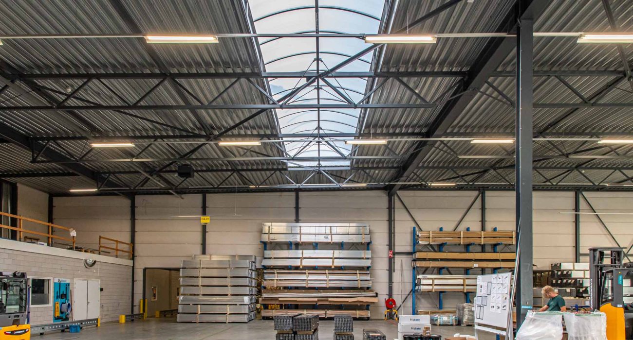 Gebogen lichtstraat - BluBase Zwolle