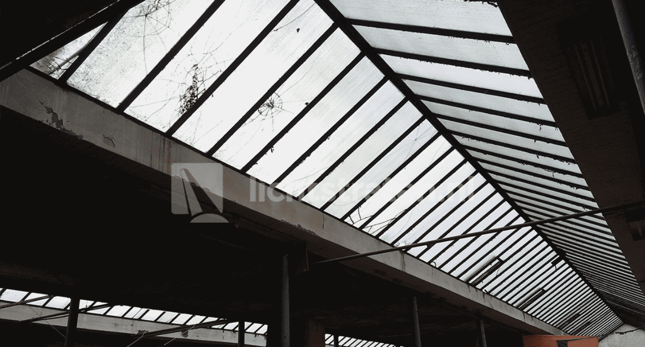 Renovatie van draadglas lichtstraat