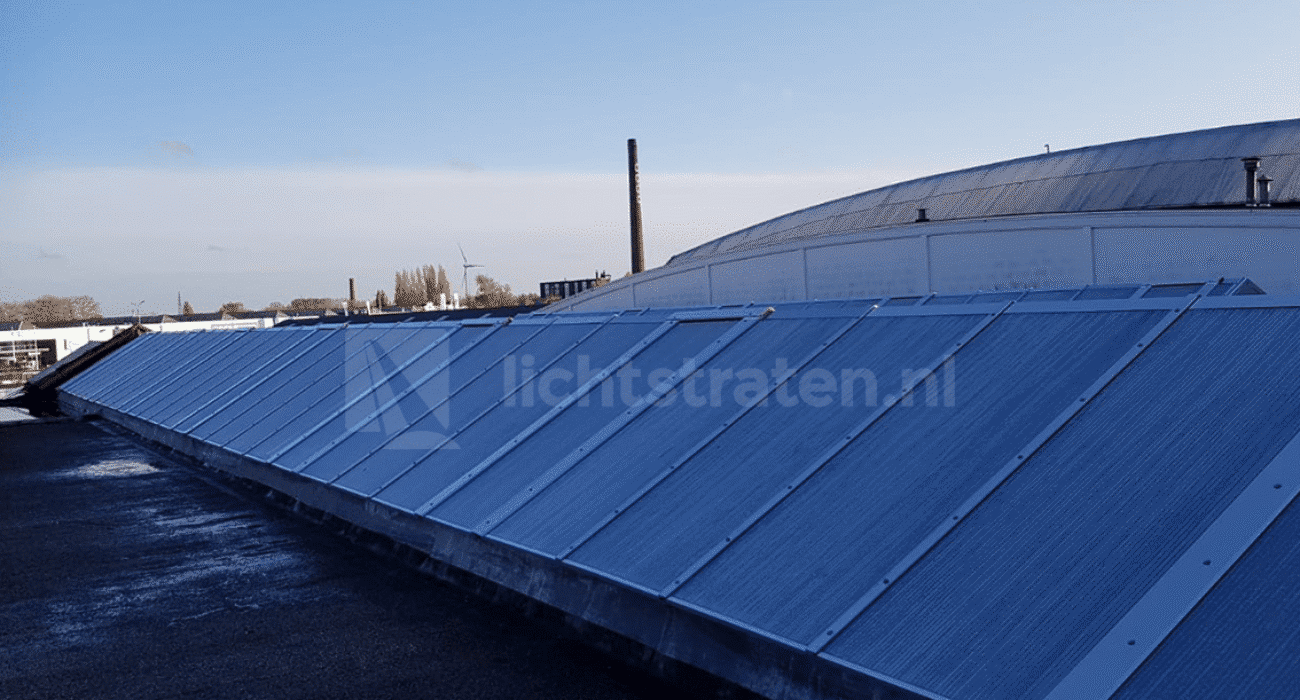 Draadglas vervangen lichtstraat met ventilatieluiken