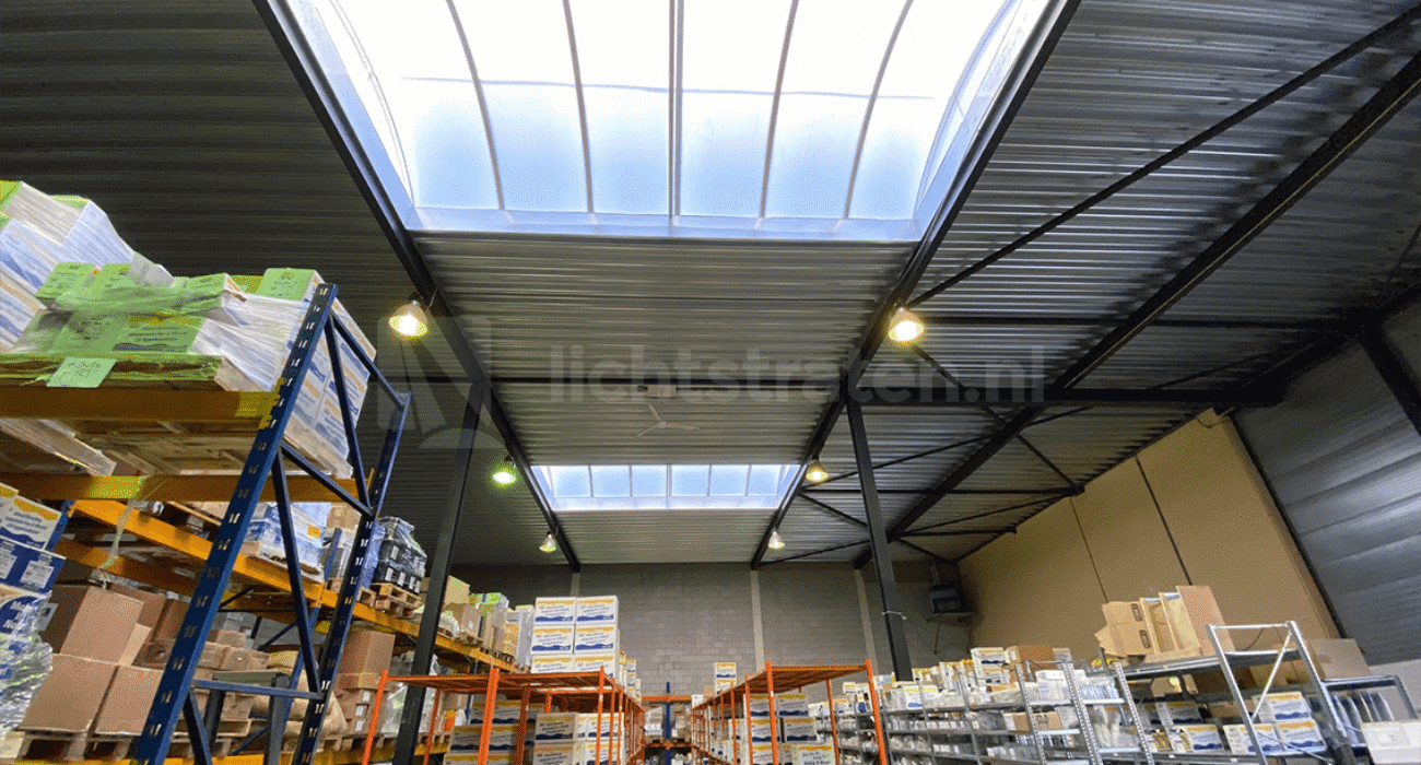 Lichtstraat in bedrijfshal extra isolatie