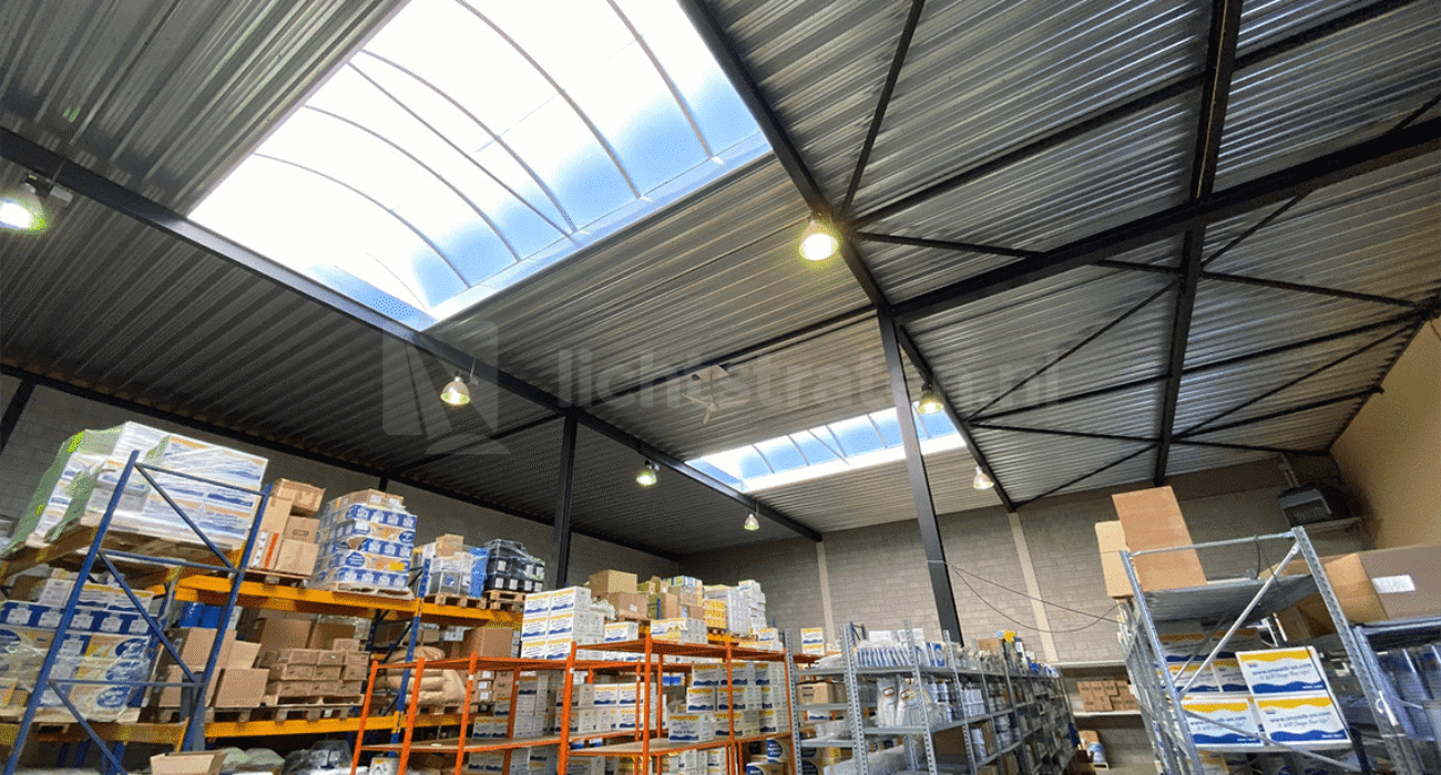 Nieuwe lichtstraat in bedrijfshal