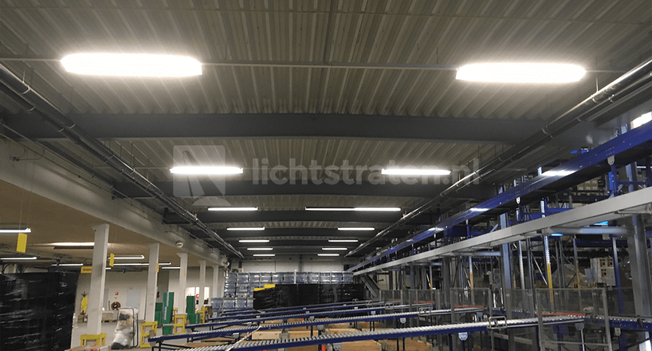 Lichtstraat plaatsen in magazijn