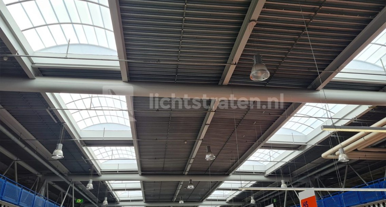 Lichtstraat bedrijfshal laten veel daglicht door