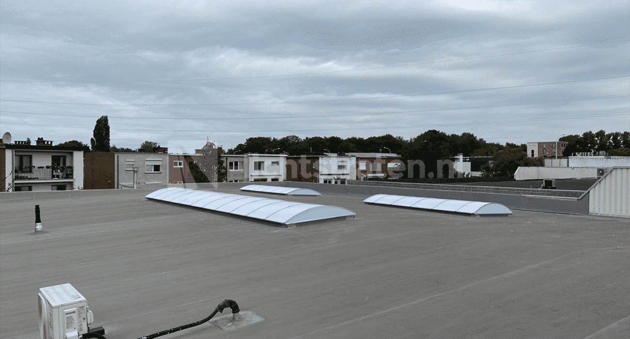 Lichtstraten gemonteerd in dicht dak