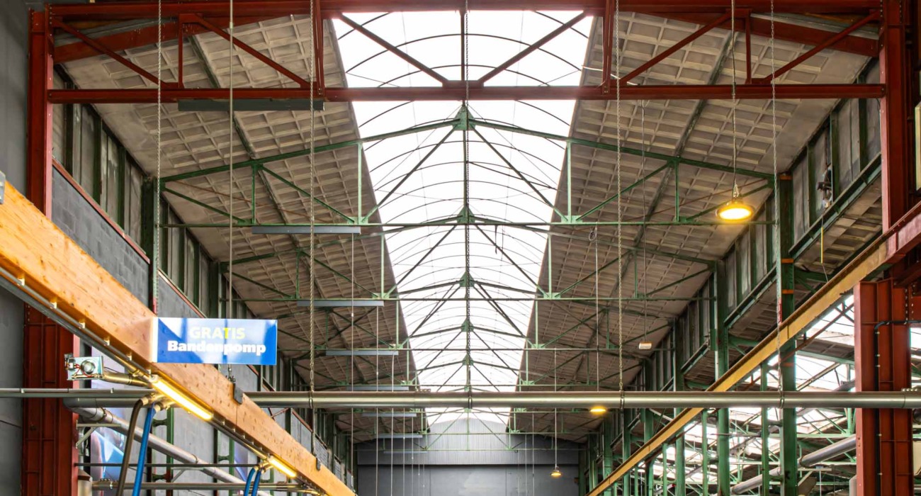Gebogen lichtstraten - Loogman Rotterdam