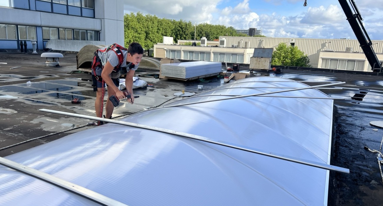 Gebogen lichtstraten - Louers Schiedam