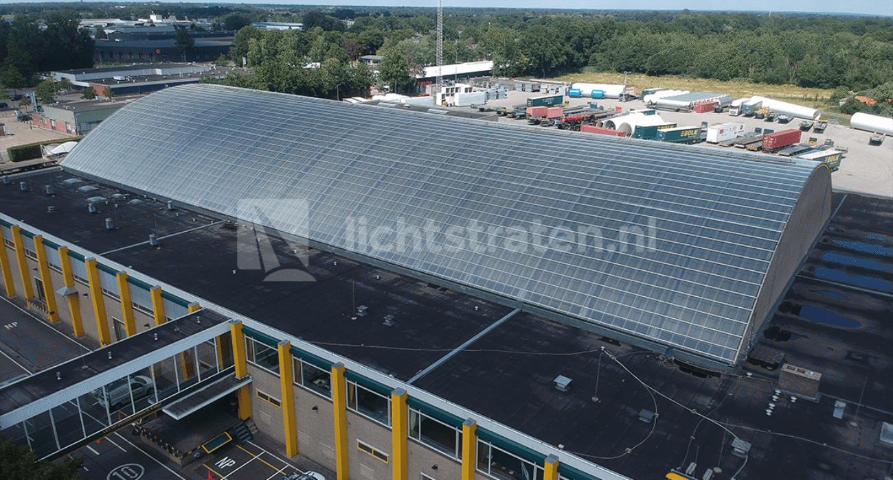 Nieuwe lichtkoepel in Almelo bij Bolk transport