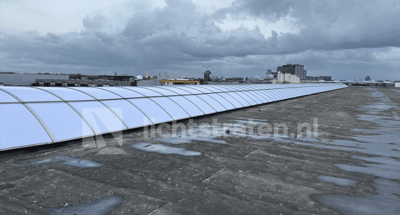 Nieuwe lichtstraat in Den Bosch op plat dak