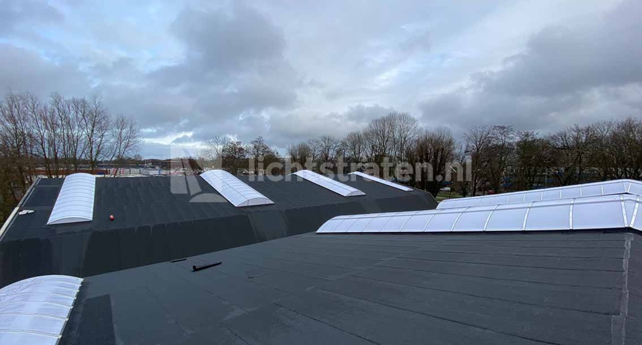 Nieuwe polycarbonaat lichtstraten voor polyester