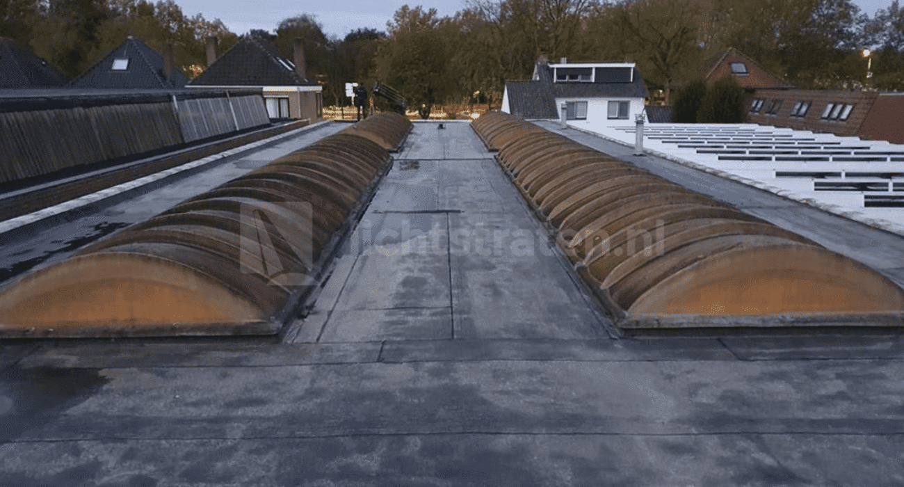 Oude polyester lichtstraat vervangen