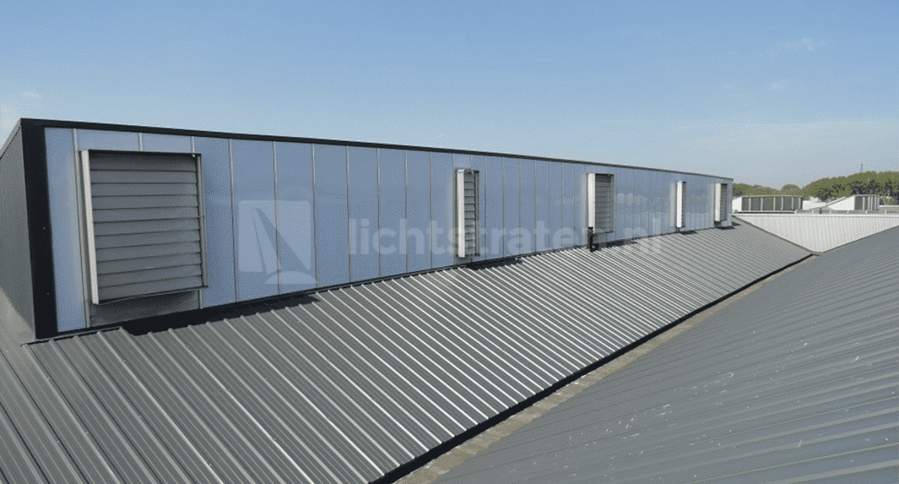 Verticale lichtstraat in Poeldijk