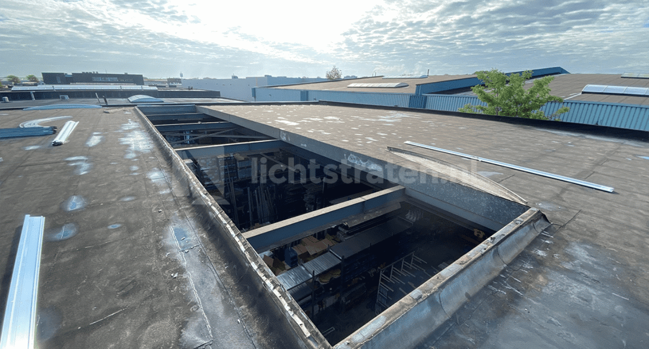 Polyester lichtstraat vervangen met polycarbonaat
