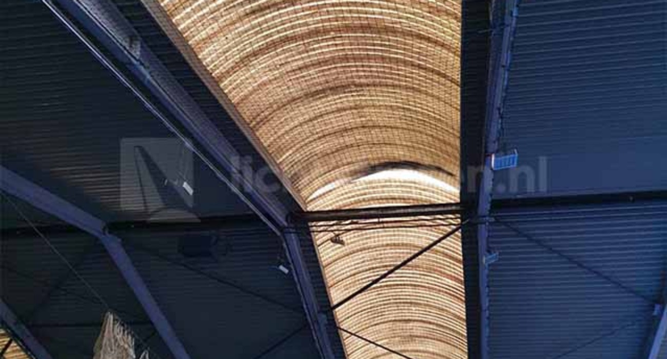 Utrecht Tennishal met oude lichtstraat